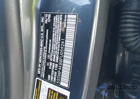 2015 Mercedes-Benz C 300 4Matic z USA, uszkodzony, nr VIN 55SWF4KB8FU059241